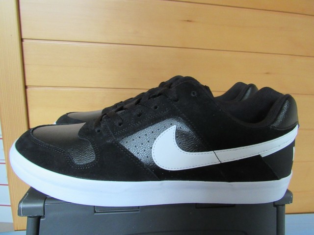 nike sb delta force triple black