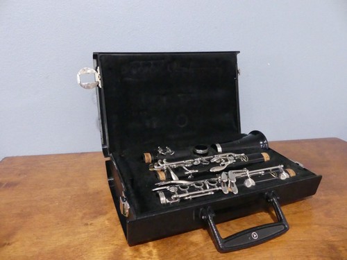 Vito 7212 Reso-Tone 3 Clarinet Serial #DA3148 w/ Mouthpiece & Case