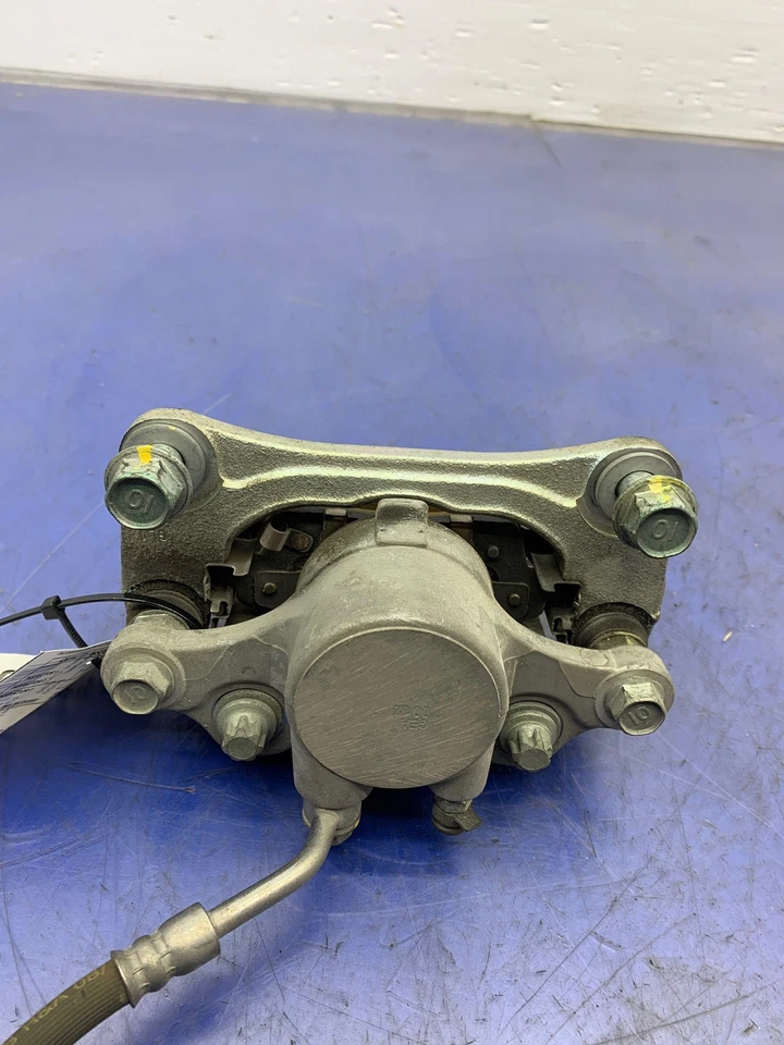 Pinza de freno trasera derecha Genesis G80 2018-2020 OEM 3,8 L tracción trasera 58311B1A30 Foto 2 de 4