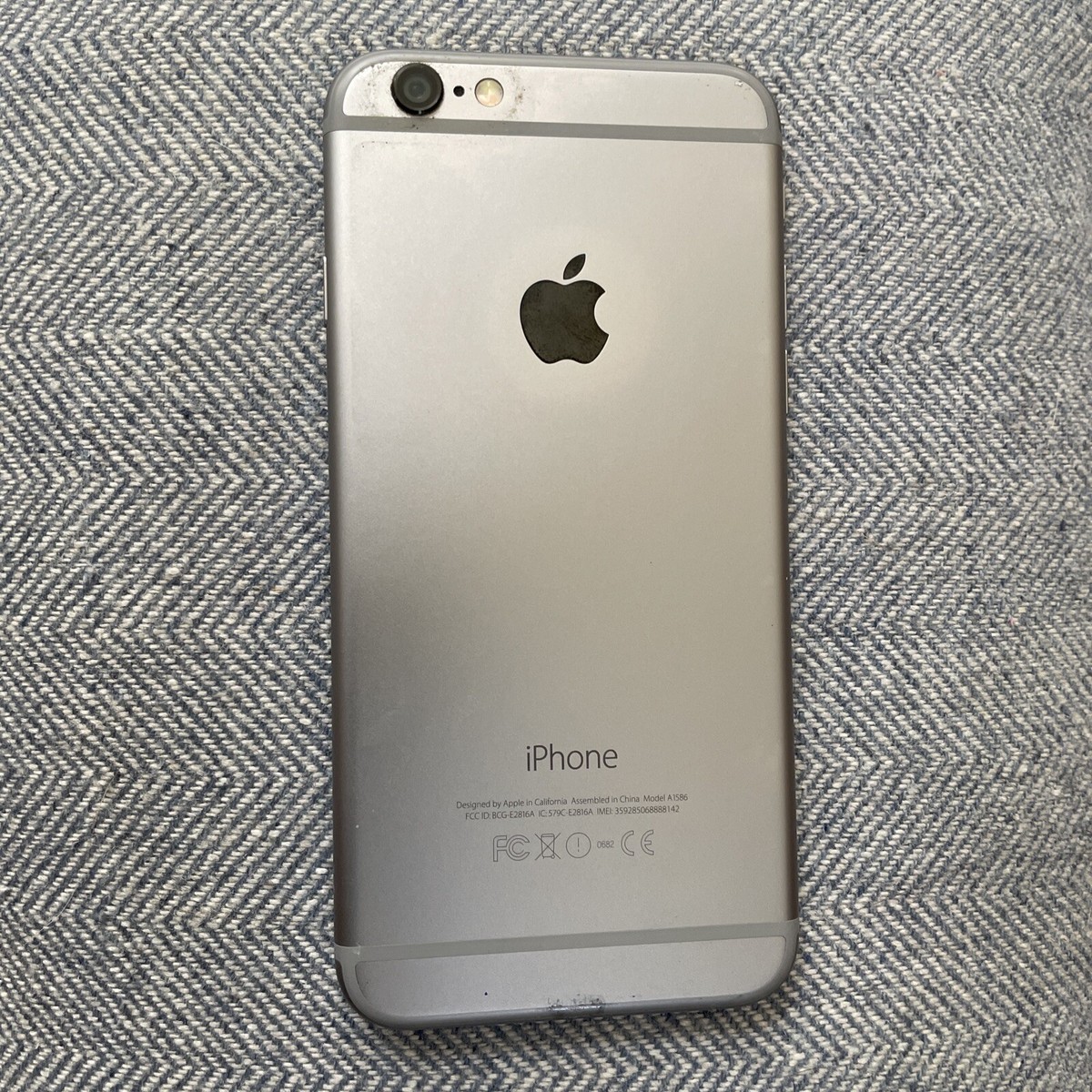 Apple iPhone 6 Silver 64gb Unlocked with Original Box Very Apple iPhone 6 Silver 64gb Unlocked with Original Box Very