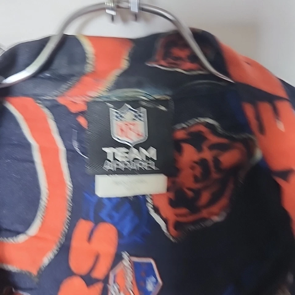 Vintage Chicago Bears NFL Men L Hawaiian All Over Print Button Down Shirt - Image 3 of 4