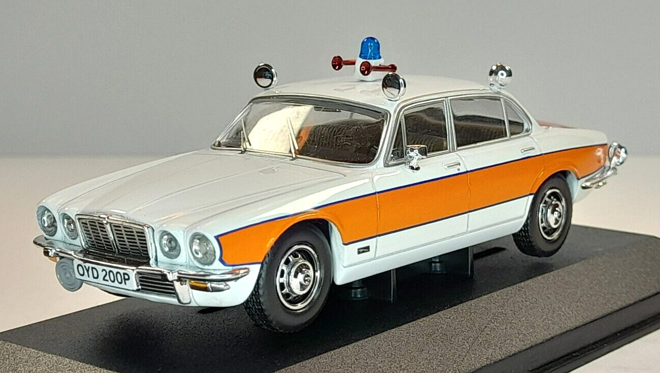 Corgi Vanguard VA13901 Jaguar XJ6 (4.2) - Avon & Somerset Constabulary / Police