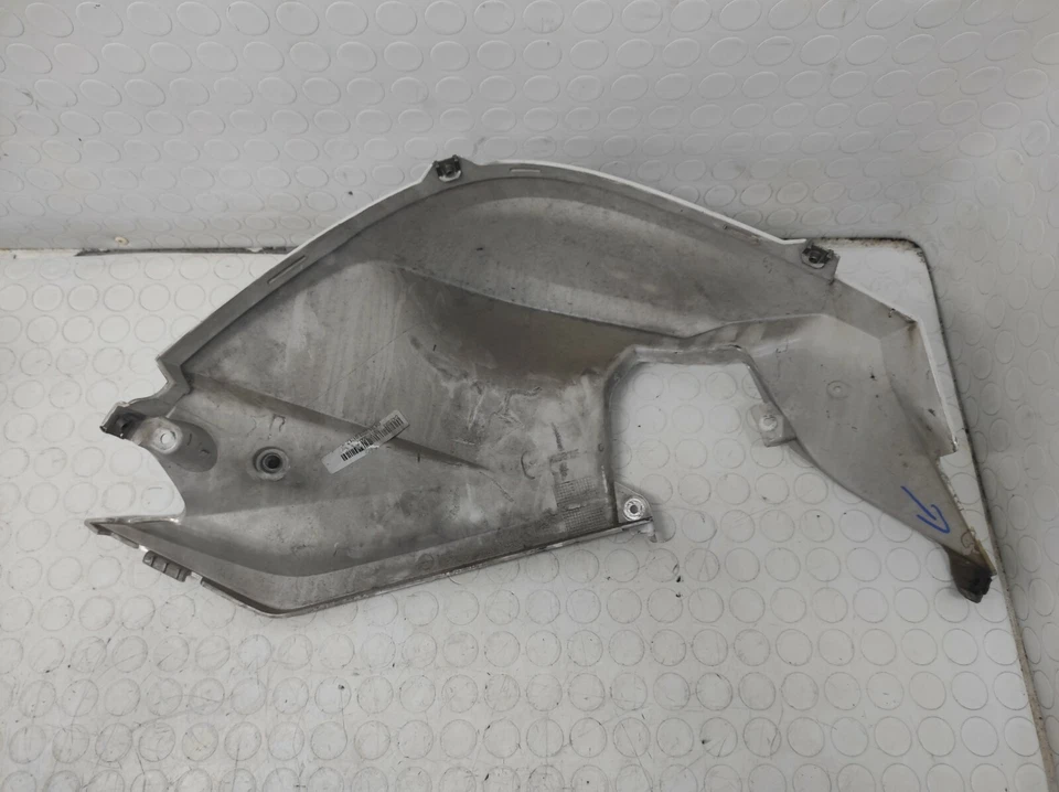 Carénage Latéral Gauche Avec Crochet Cassé Original BMW F800 R 2009/2011 - Photo 2/4