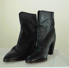 Vintage shoes woman cowboy style boots, leath, size 6-7, Made in Japen, prepwned
