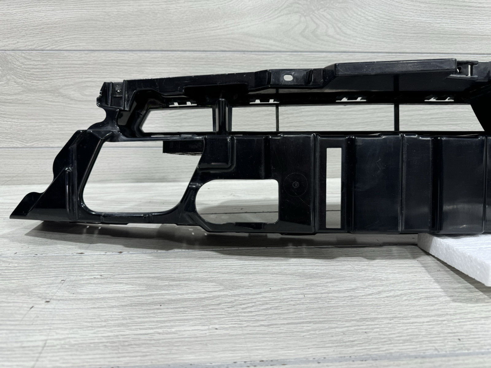 2019-2022 Lamborghini Urus Front Bumper Lower Support Bracket Grille Center