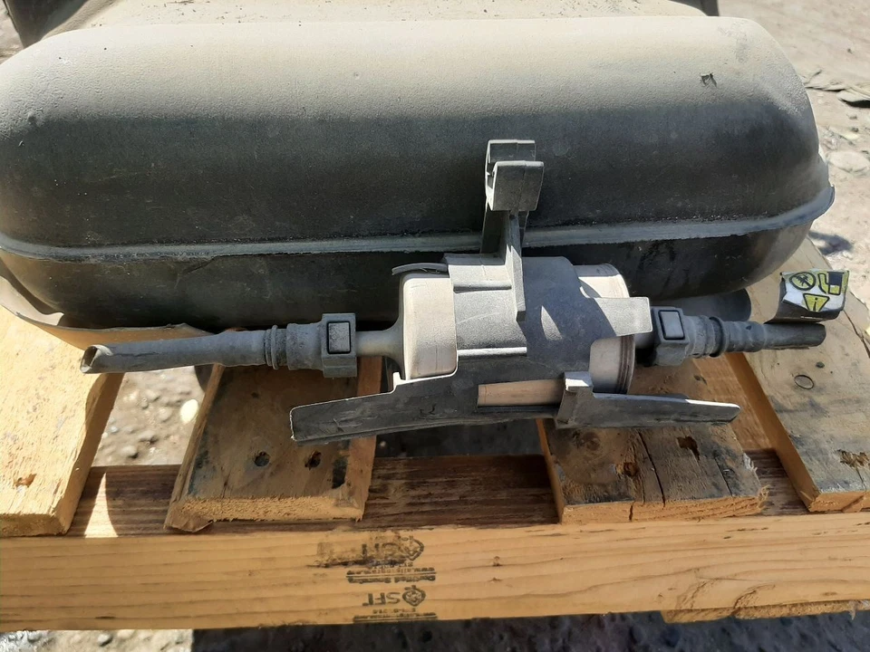 2004-2005 GMC CANYON Fuel Tank EXT CAB 3.5L V5 19.6 gallon 15239258 - Image 2 of 4