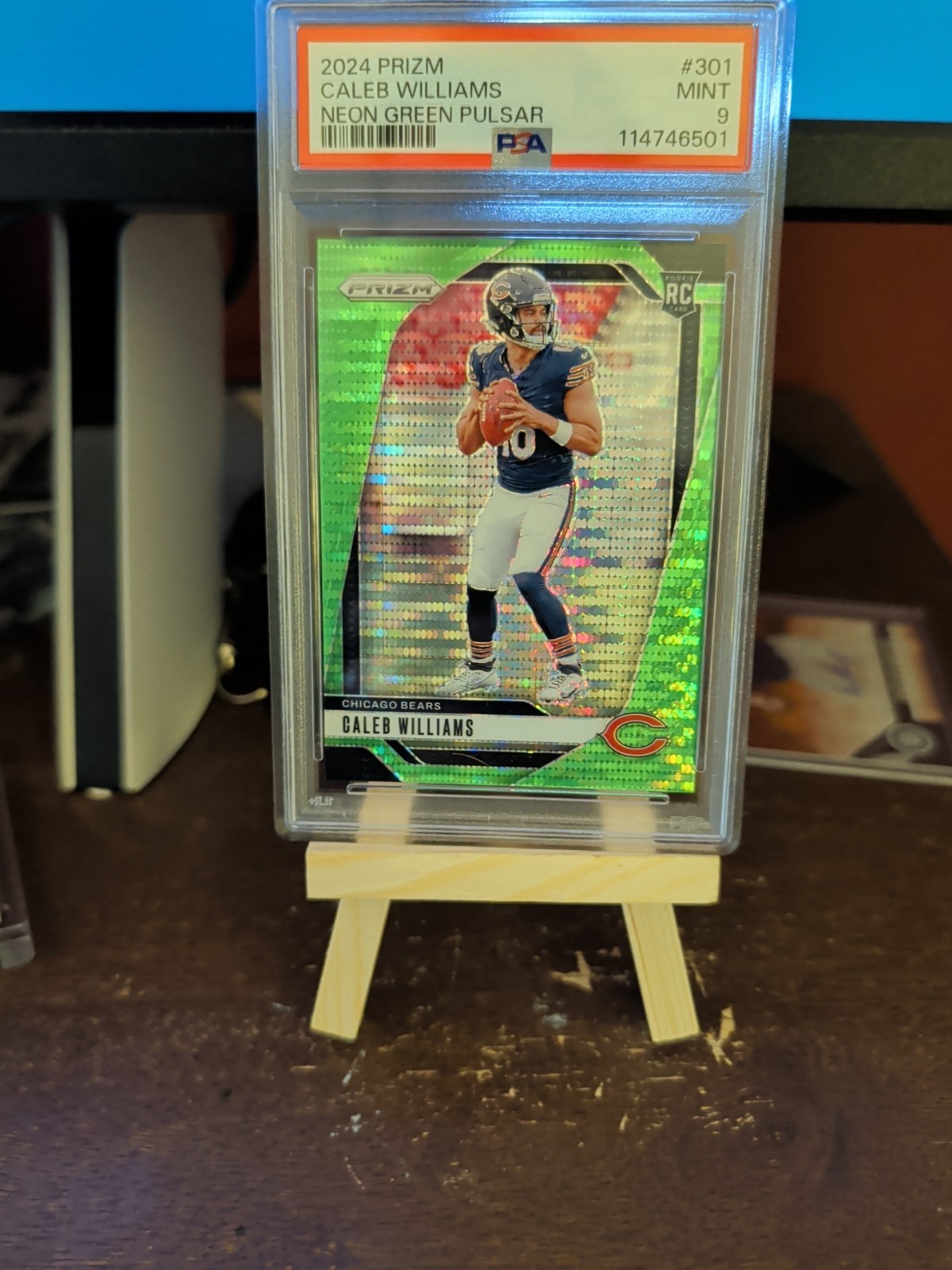 2024 Panini Prizm - Rookies Caleb Williams #301 Neon Green Pulsar Prizm (RC)