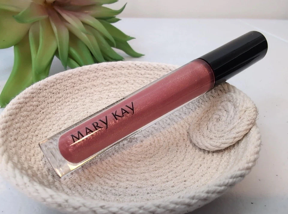 Mary Kay Unlimited Lip Gloss – Fancy Nancy – Full Size 0.13 fl oz / 3.9 ml - Image 2 of 2