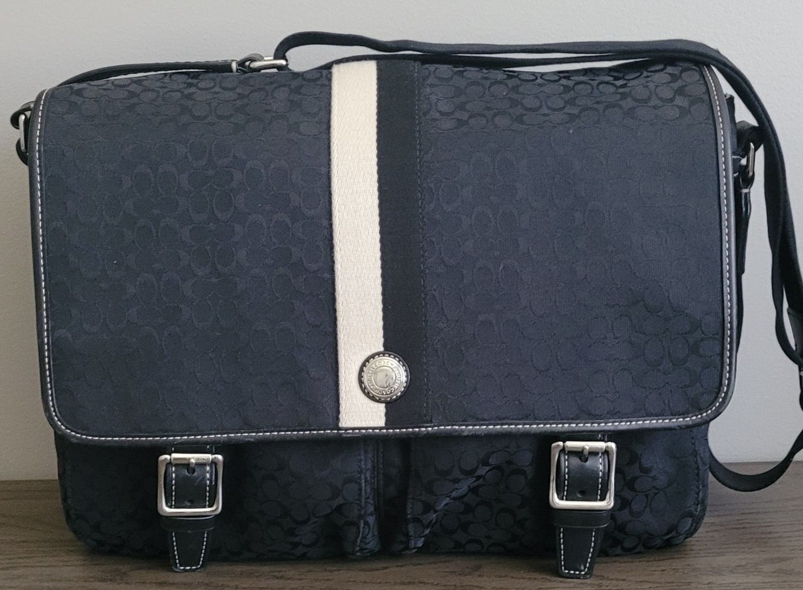 COACH Signature C Voyager Crossbody Laptop Messenger Book Bag Black Beige