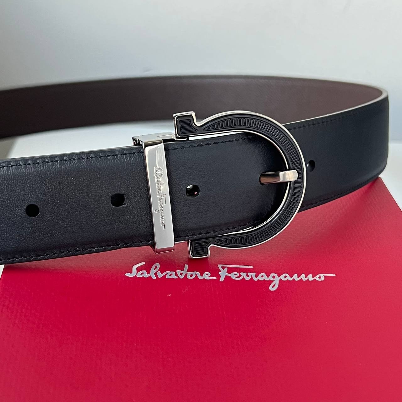 Authentic Salvatore Ferragamo Mens Reversible Leather Belt in Black & Brown