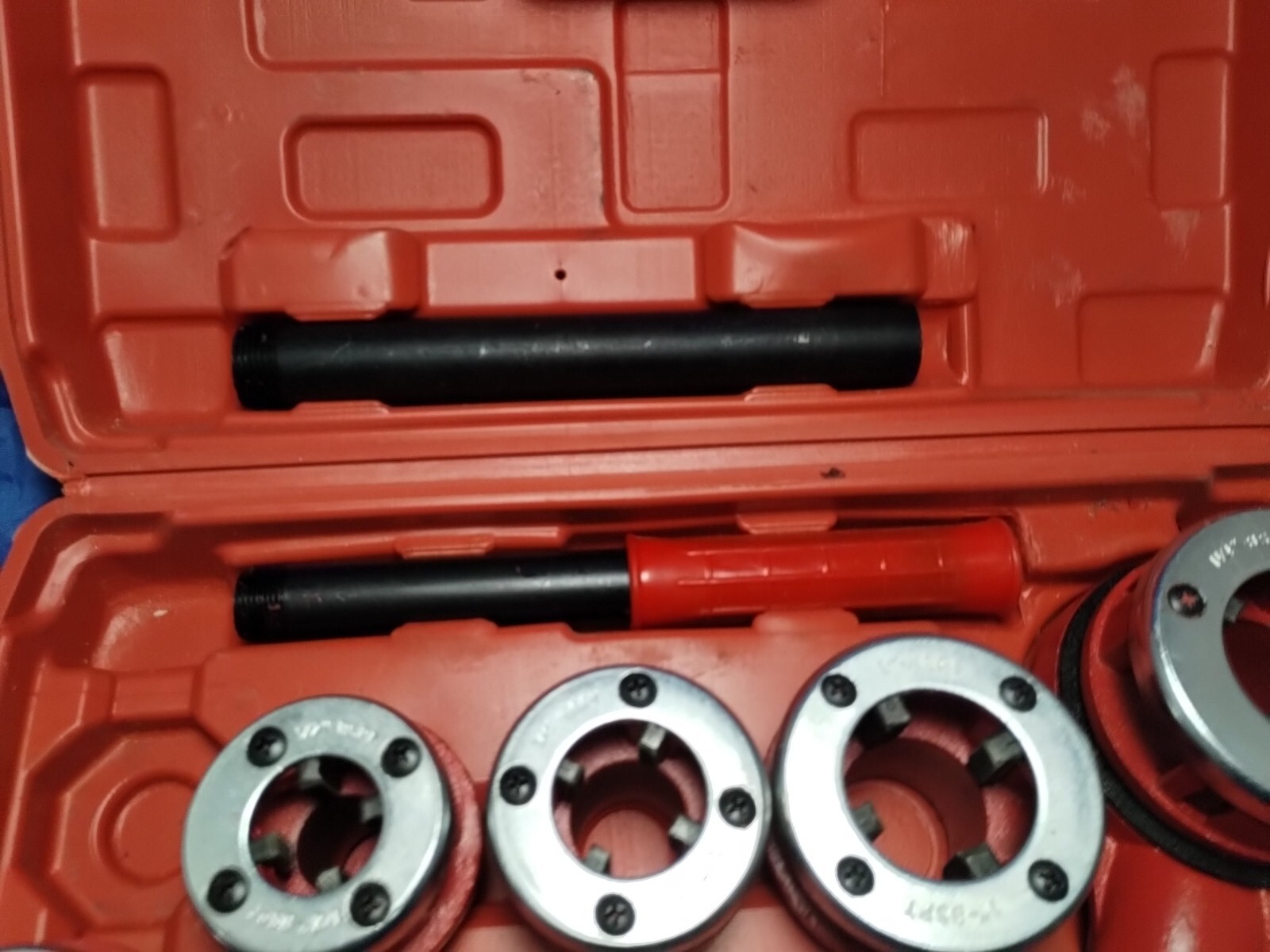 Complete Pipe Threader Kit Ratcheting Pipe Threading Tool Set  6 Dies Near Mint