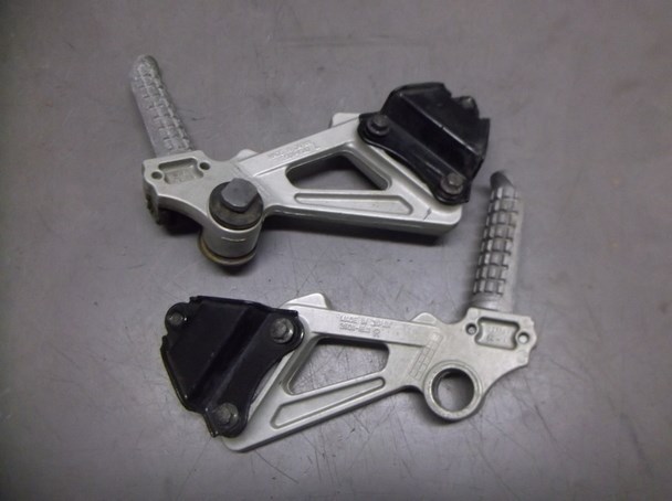 Passenger Footpegs with Brackets for 1996 Kawasaki ZX1100D | eBay