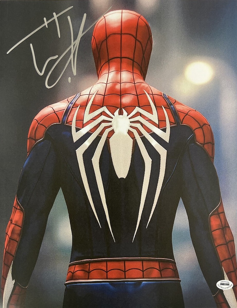 Signed Auto Tom Holland Size 11x14 Marvel SpiderMan Photo with COA