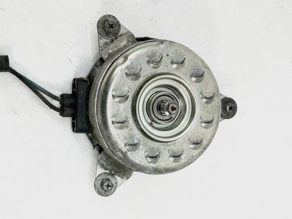 Ventilador de radiador de refrigeración Nissan Leaf 2011-2023 motor lado derecho del pasajero OEM Foto 2 de 4