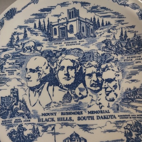 South Dakota State Souvenir Plate by Vernon Kilns featuring Mount Rushmore... - Picture 2 of 4