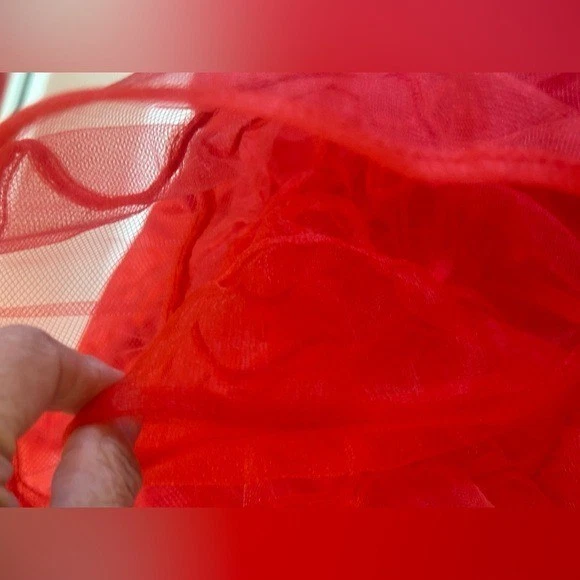 LEG AVENUE Enagua roja vibrante con volantes crinolina 13” W x 22” L Foto 4 de 4