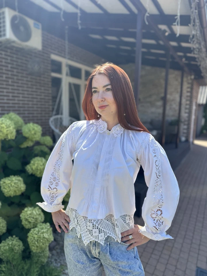 Blusa folclórica rumana de los años 20 • Camisa antigua de lino bordada a mano amante vintage Foto 3 de 4