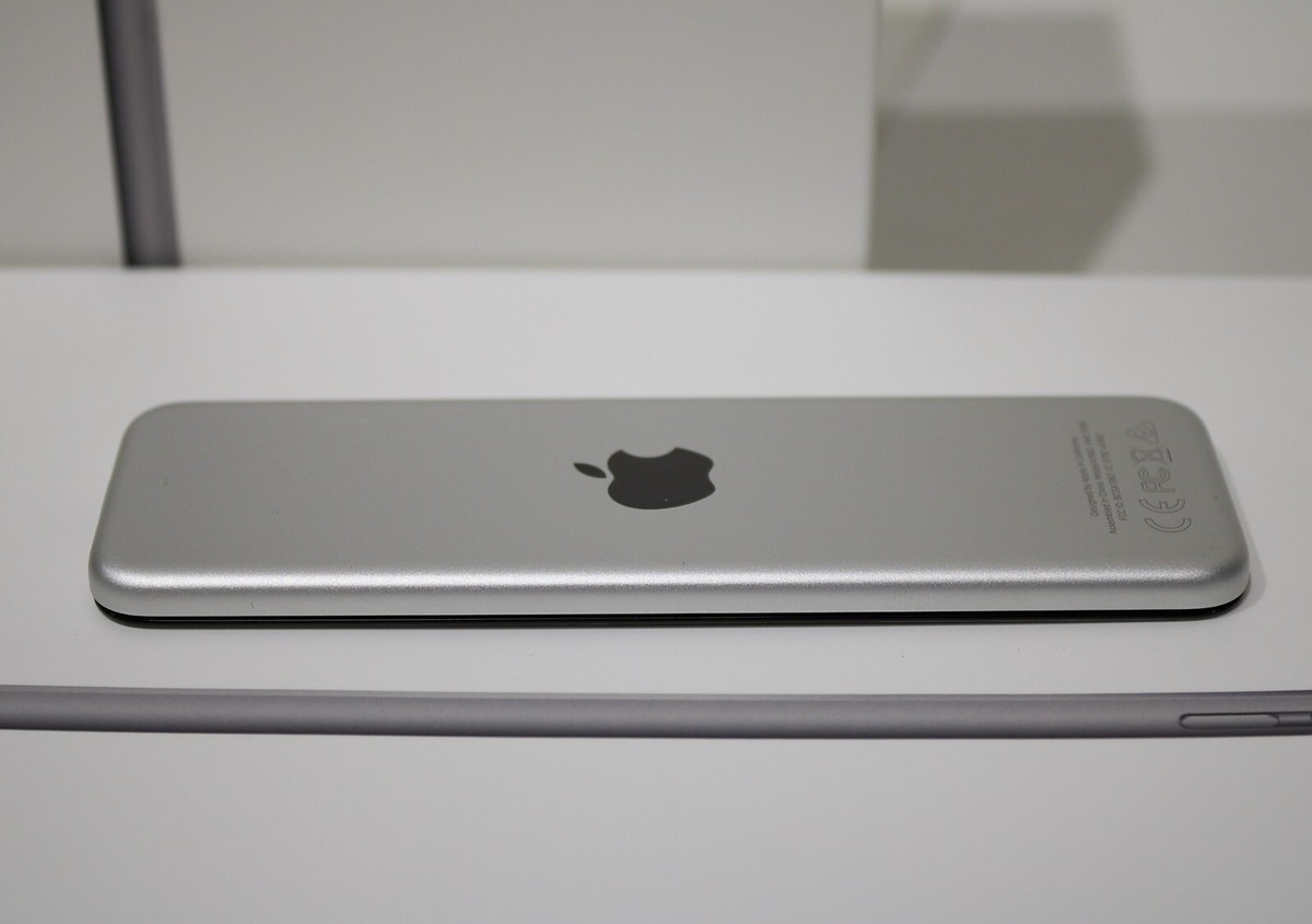 Apple TV Siri Remote Control - MLLC2LL/A - EMC2677 - A1513 Used