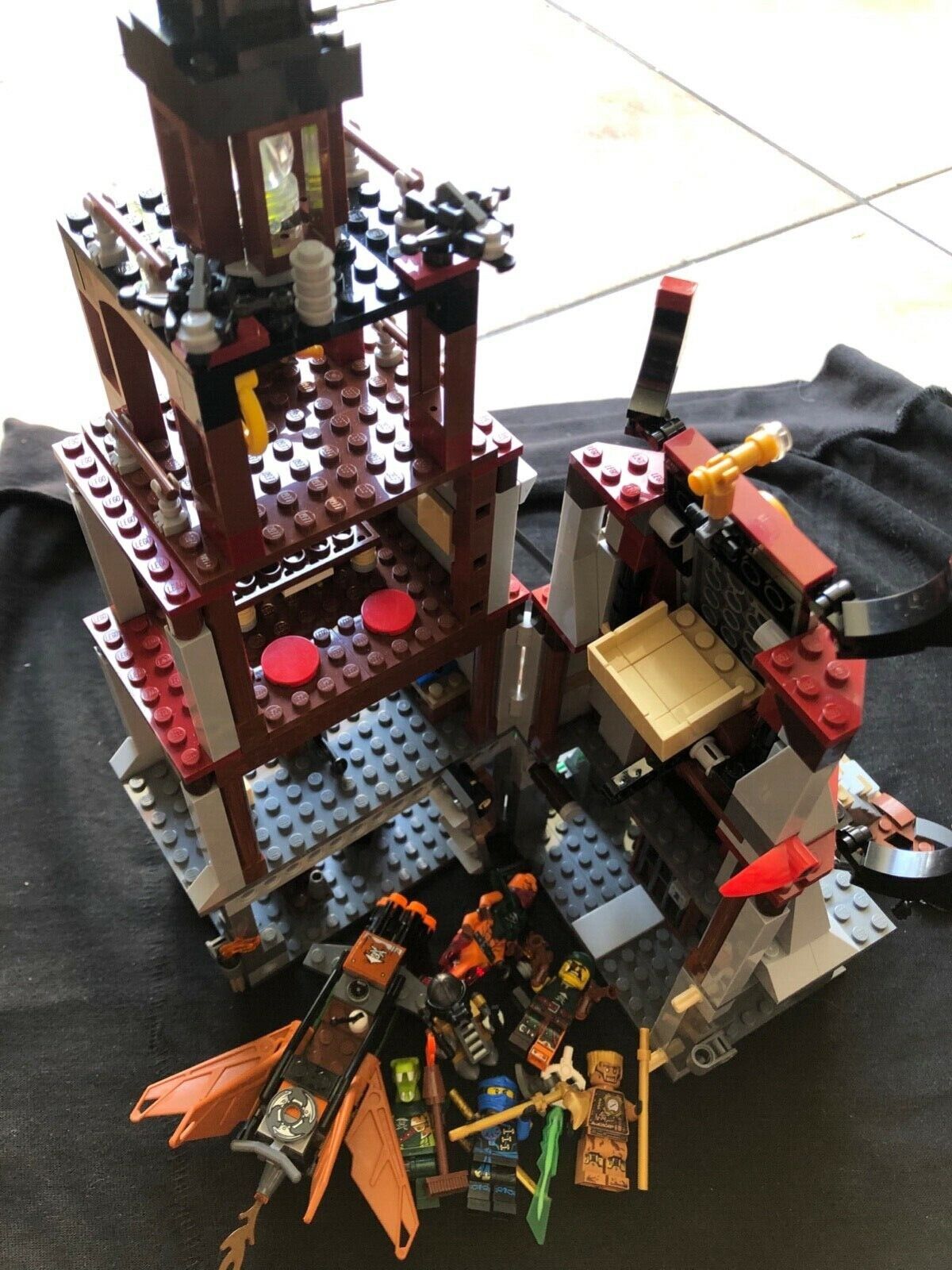 70594 The Lighthouse Siege LEGO Ninjago (90+% complete with 