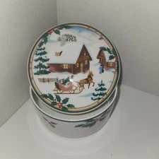 VTG Mikasa Porcelain Christmas Magic Trinket Box 5” HK504-583 Naif Winter Scene 