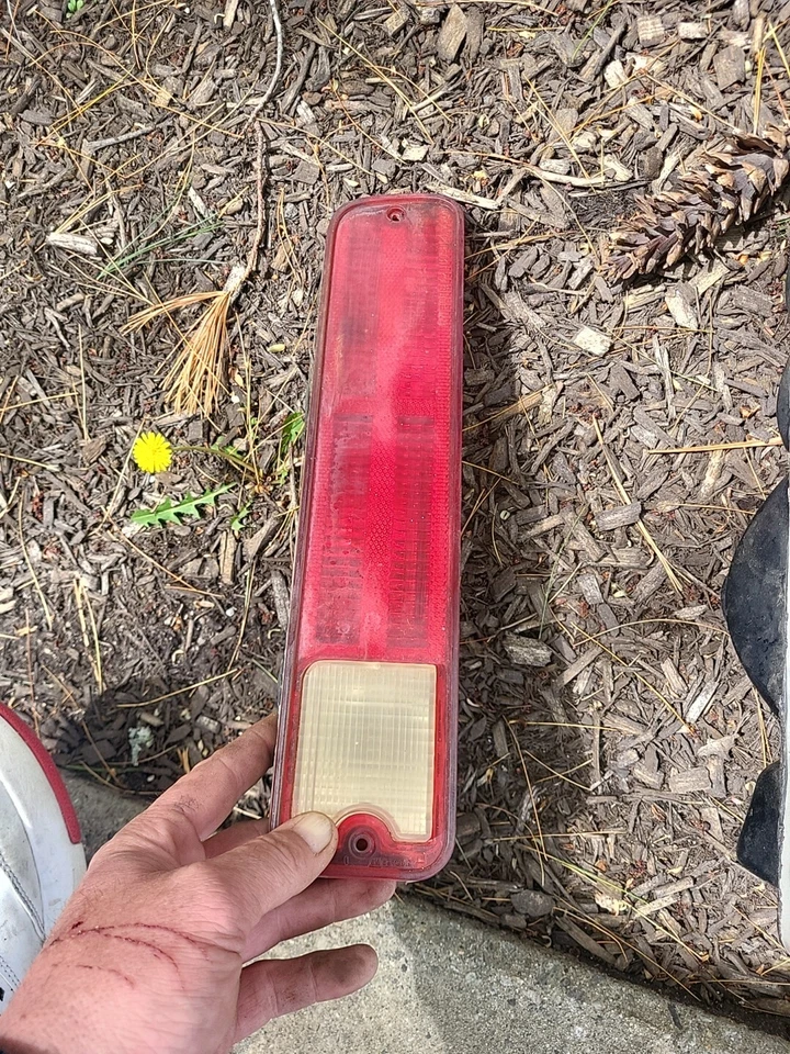 Luces de freno traseras usadas para Chevrolet El Camino Malibu GMC Caballero 79-87 Foto 2 de 4