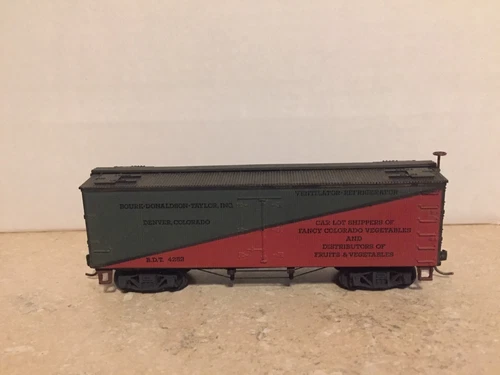 Roundhouse Bourk-Donaldson-Taylor 36' Reefer HO Scale