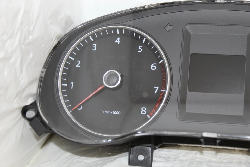 Cuadro de instrumentos velocímetro indicadores de panel Volkswagen Jetta 2013 47.236 millas Foto 2 de 4