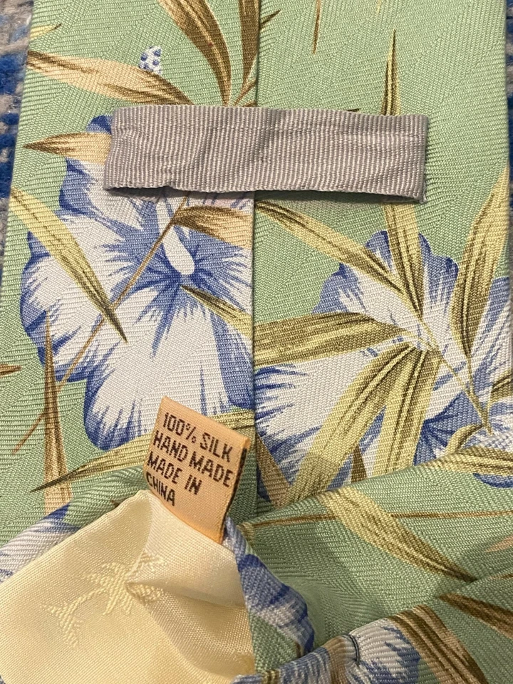 Corbata de seda hecha a mano Tommy Bahama verde azul beige tropical floral hibisco  Foto 4 de 4