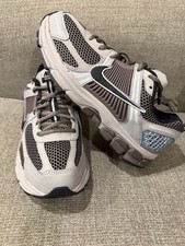 Nike Vomero 5 GS College Grey/Black-Cave Stone Size 6.5Y
