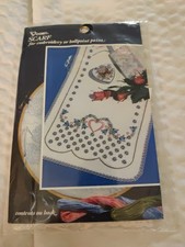 Scarf NOS Vogart French Provincial for Embroidery or Paint Doily Runner 8714J US