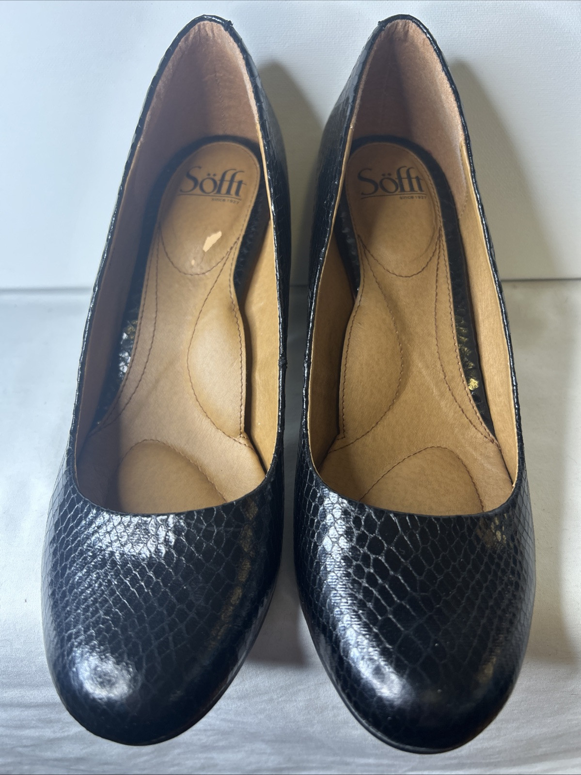 Sofft Women's Black Snakeskin Embossed Pattern Round-Toe Block Heel Pumps US 10