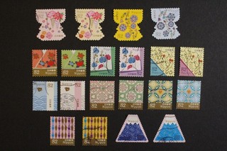Briefmarken Japan Grußmarken 2 komplette Sätze