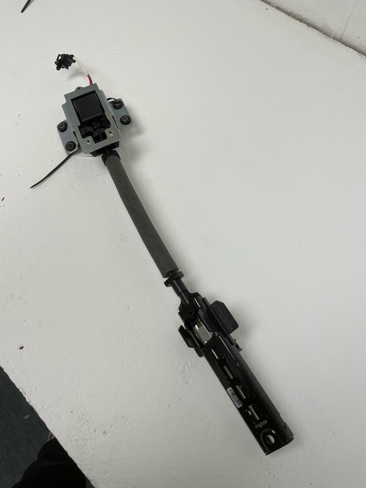 2015-2020 BENTLEY BENTAYGA OEM Front Right Passenger Seat Belt Height Adjuster