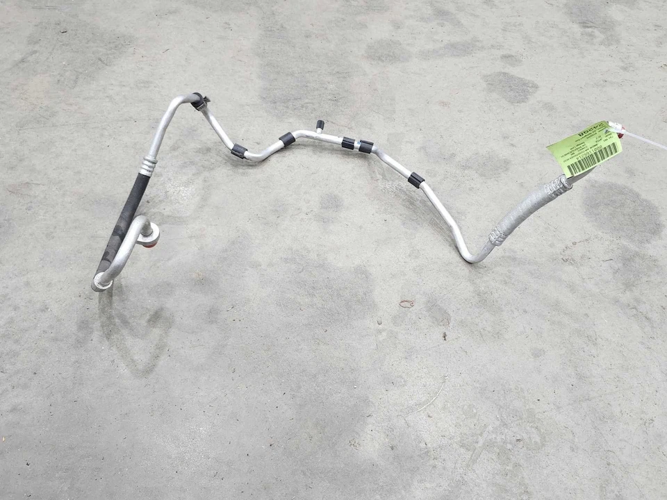 Manguera de succión de aire acondicionado original OEM 5C0820743A Volkswagen Jetta 2011-2013 2,5 L Foto 2 de 4