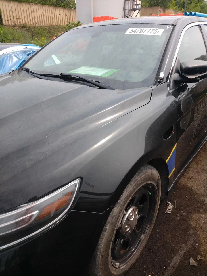 Used Right Tail Light Assembly fits: 2016 Ford Taurus w/police package quarter p Foto 2 de 4