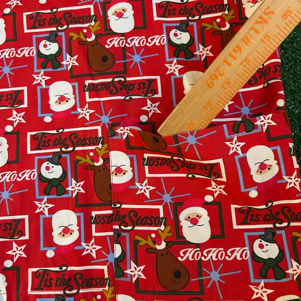 The Scrub Co. Christmas Scrub Top Santa Reindeer Holiday Print Retro Mens Large - Image 3 of 4