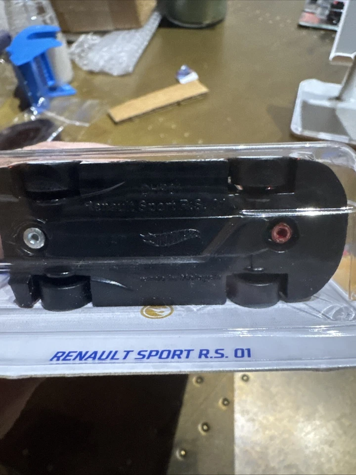Hot Wheels Super Treasure Hunt STH Renault Sport RS.01 2023 NEW in Protector - Image 2 of 3