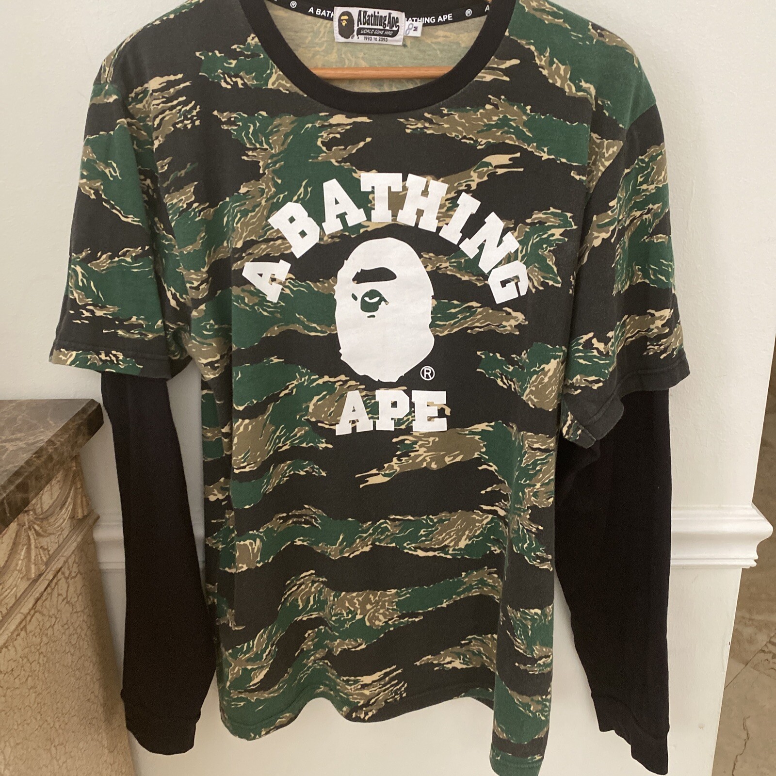 A BATHING APE (BAPE) T shirt manica lunga mimetica A Bathing Ape World Gone Mad taglia M Giappone rara immacolata