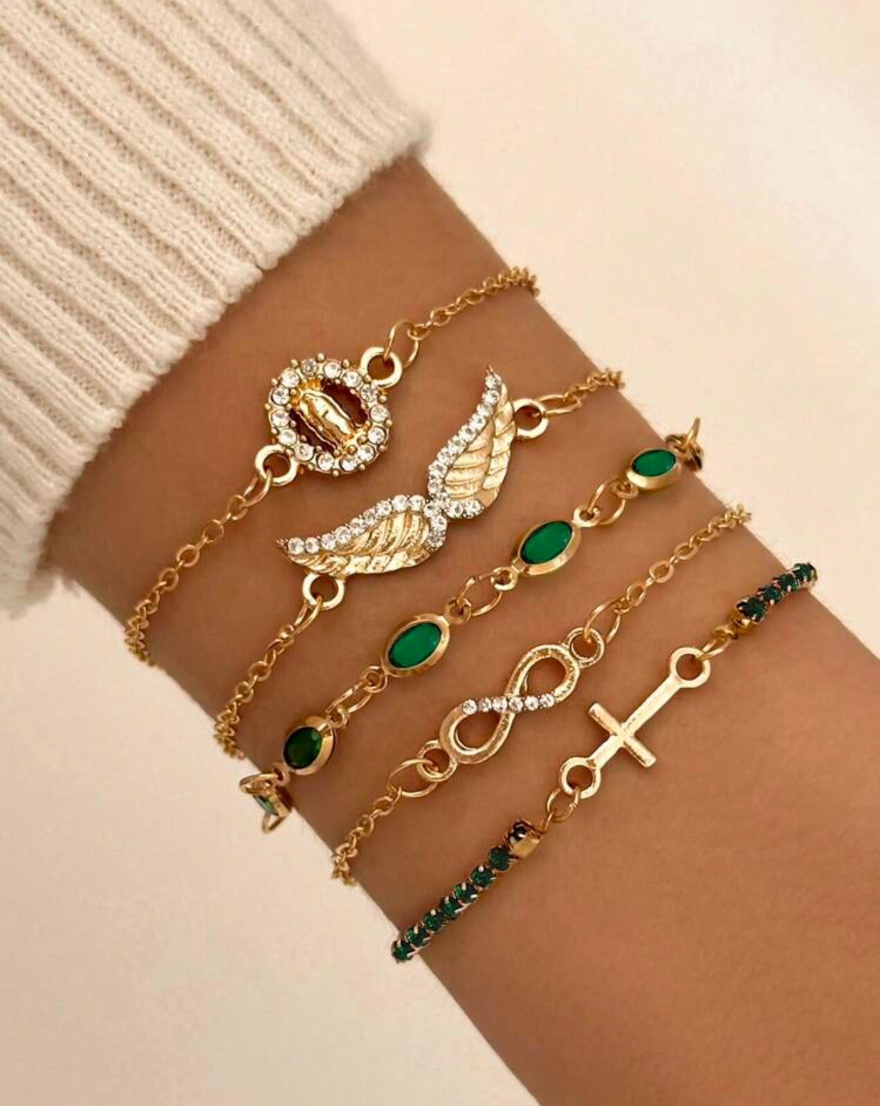 Bracelet pierre verte et chaîne aile dorée pour vos tenues d'été