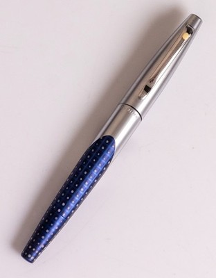 Sheaffer Intrigue Fountain Pen, Sharkskin Pattern, 14K Gold M Nib