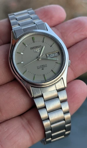 Vintage Seiko 5 7009-876A Automatic stainless-steel men wristwatch made in Japan