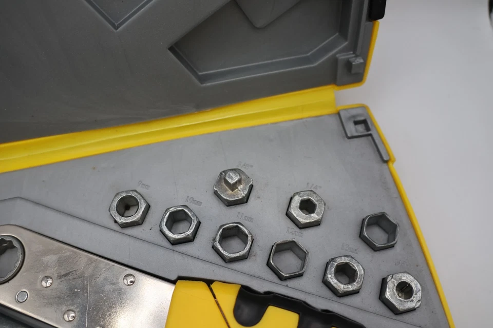 Zip Wrench Ratcheting Tool Set W/ Case & 25 Bits/Sockets "Squeeze Action Wrench" - Image 4 of 4