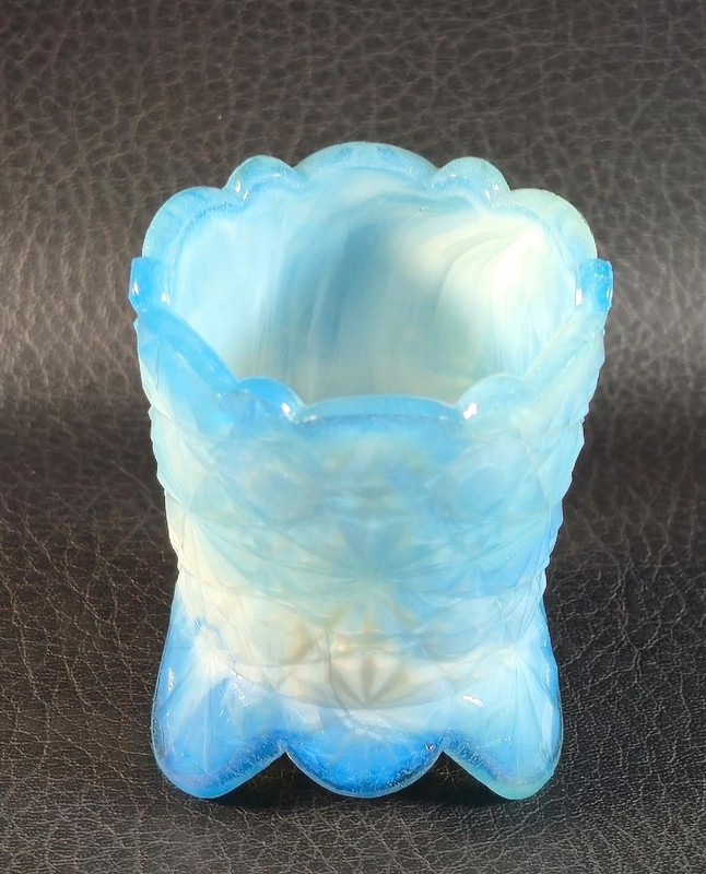 Boyd's Crystal Art Glass DAISY & BUTTON TOOTHPICK HOLDER #1 GATEWAY BLUE 12-6-78