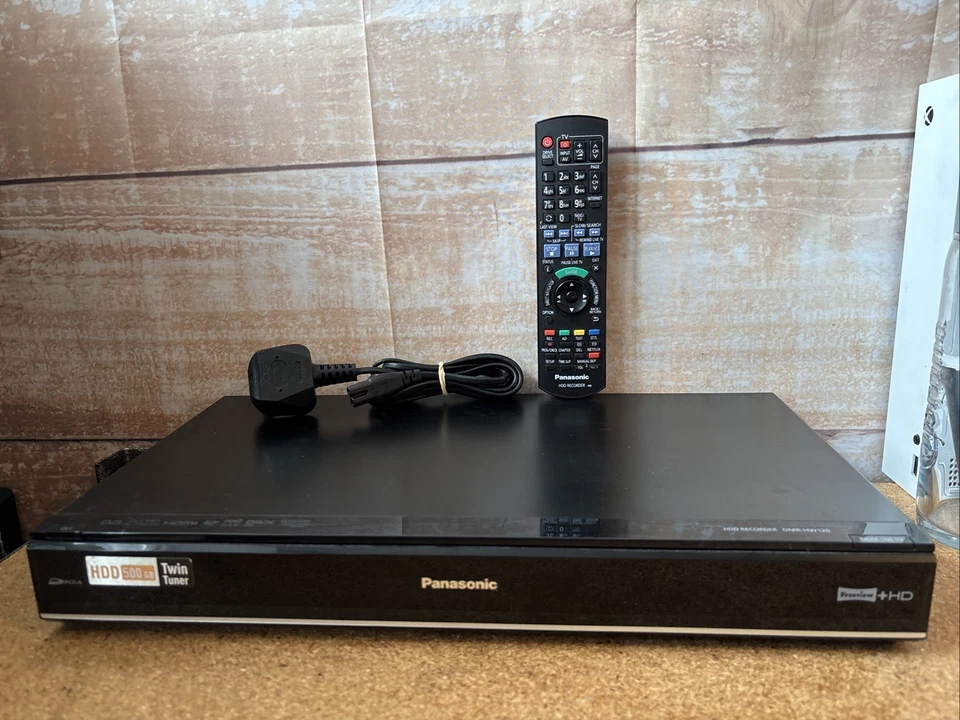 Panasonic DMR-HW120 Twin Tuner Freeview+ HD Recorder 500GB mit Fernbedienung, funktionstüchtig