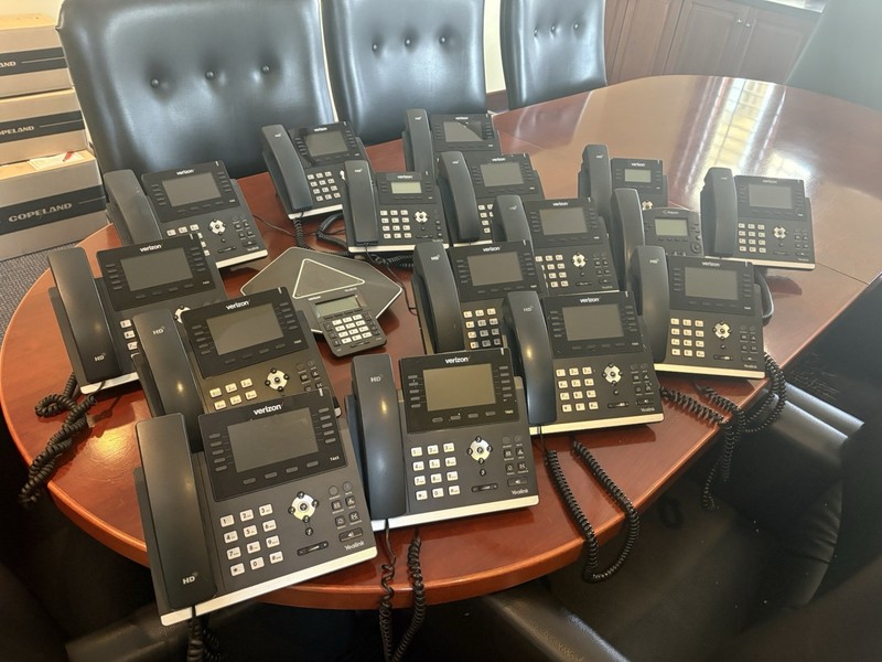 Lot of 17 Verizon Office Phones – 10x T46G + 3x T46S + 2x T41P + CP860 + Polycom