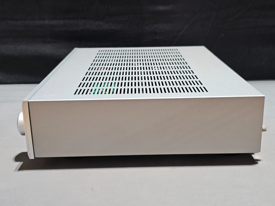 Amplificador integrado estéreo Rotel A11 Tribute con Bluetooth - plateado Foto 3 de 4