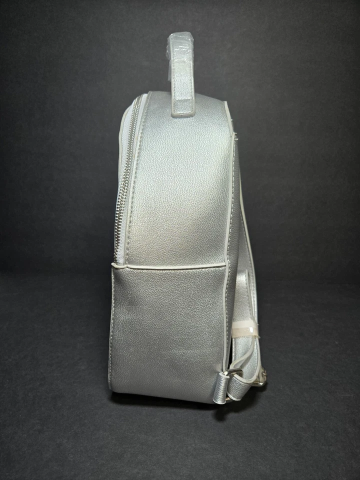 Mini Mochila Danielle Nicole X Disney Frozen 2 Plateada Metálica con pocos defectos Foto 2 de 4