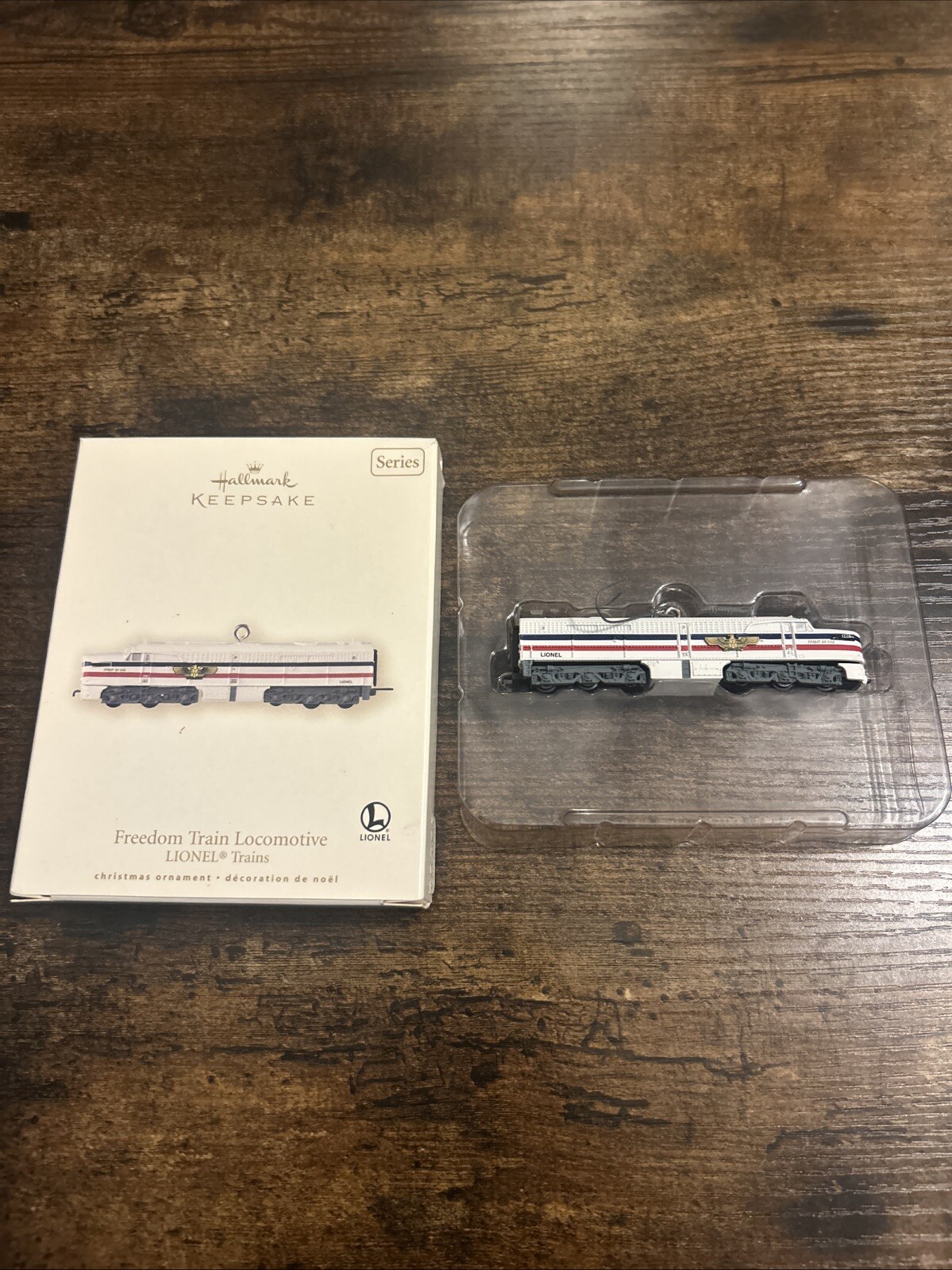 Hallmark Keepsake-Lionel Freedom Train Locomotive-Christmas Ornament-2007 (A9)