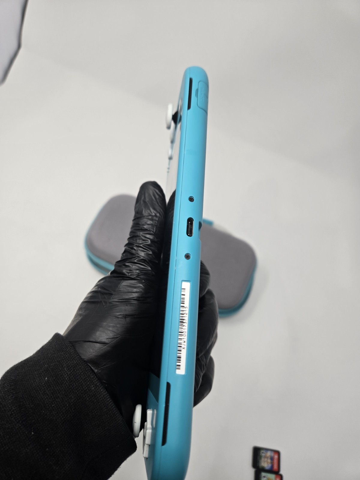 Nintendo Switch Lite 32GB Console - Turquoise with case included