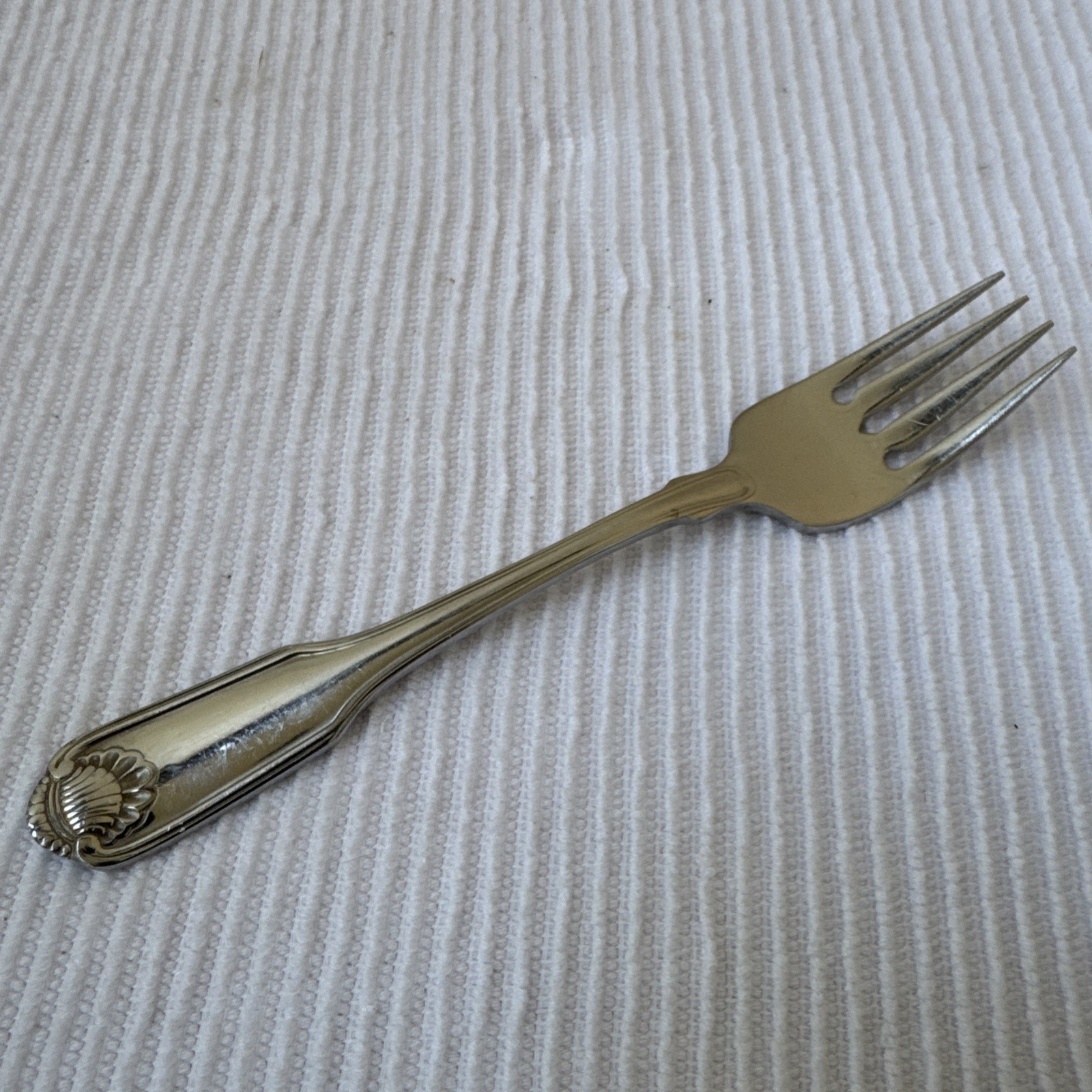 Oneida Stainless Flatware CLASSIC SHELL Salad Fork -  CUBE M